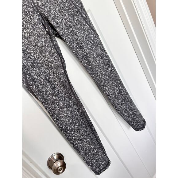 Athleta Women's Cheetah Salutation Stash Pocket Tight Gray White Size Medium - Picture 6 of 15